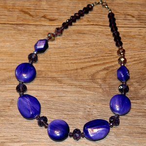 PURPLE NECKLACE W LARGE MARBLED & GLASS STYLE BEADS